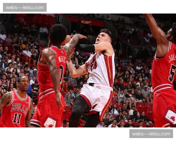 希罗18分4助攻3抢断全面 热火后卫无球跑动创造进攻机会